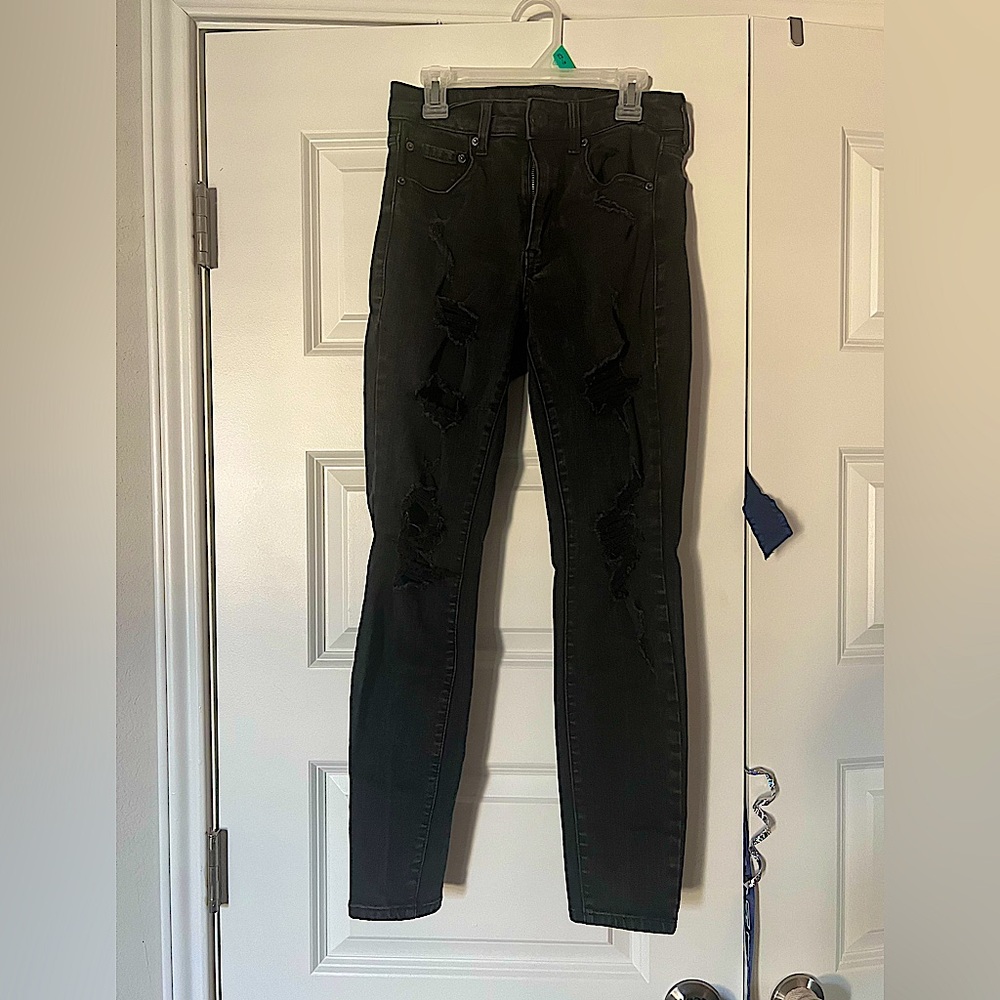 Black ripped skinny jeans